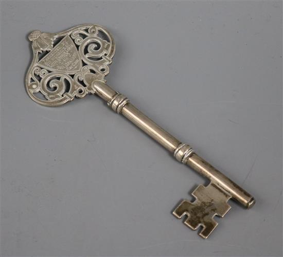An Edwardian silver presentation key, with Orange Order inscription, Hilliard & Thomasson, Birmingham, 1905, 14.5cm.